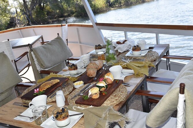 3 Days in Victoria Falls & Chobe National Park Combo - Sunset cruising on the Zambezi: relaxing after the roar