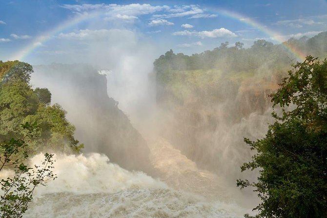 4-Day Discover Victoria Falls, Chobe and Hwange Park - What a 15-person cap changes in real life