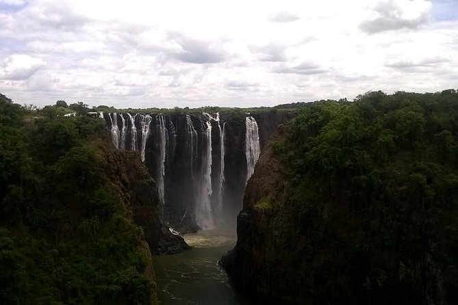 Bungee Jumping at The Victoria Falls Bridge - The 90-Meter Leap That Makes Victoria Falls Bungee Feel Real