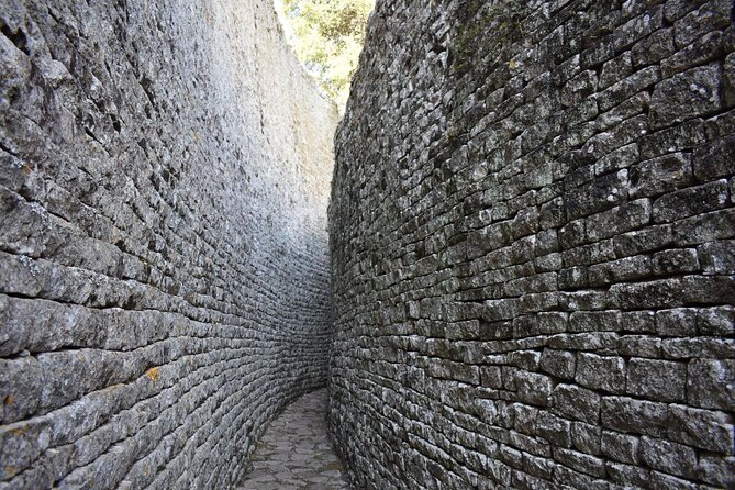 Great Zimbabwe - The museum stop for Zimbabwe bird carvings