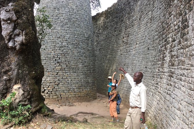 Great Zimbabwe Ruins Tour from Bulawayo with Picnic Lunch ! - On-site with your guide: how the hill complex comes alive