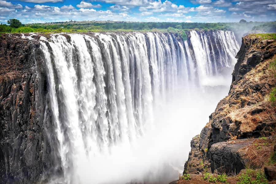 GUIDED TOUR OF THE VICTORIA FALLS ON THE ZAMBIAN SIDE - Should you book this guided Victoria Falls walk on the Zambian side?