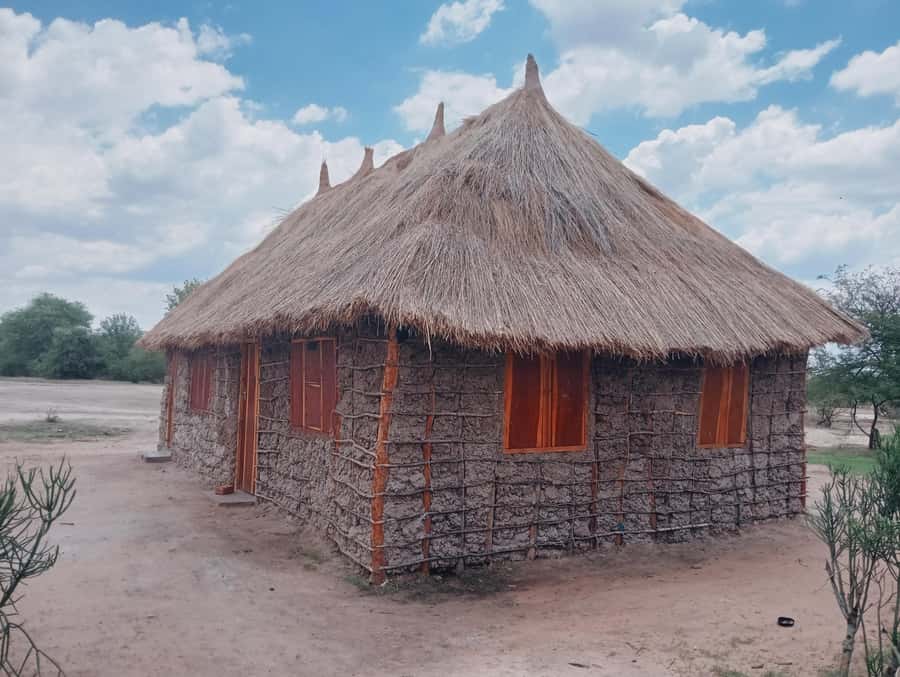 Livingstone: Amazing Traditional Village Tour - Village walk and traditional buildings, what you’ll notice on the ground