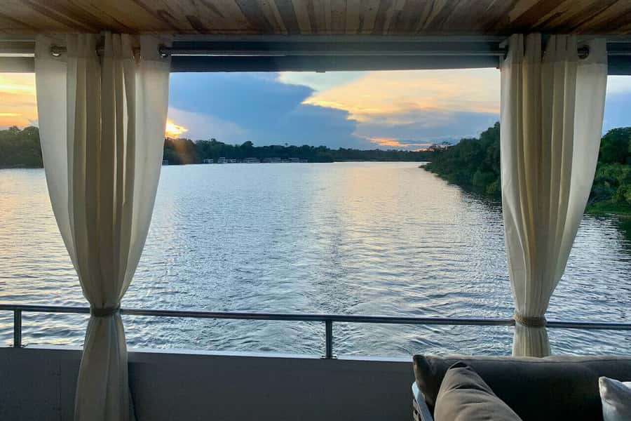 Luxury Cruise : Sunset Boat Cruise on The Zambezi Explorer - Photos and the sunset timing: how to make your shots count