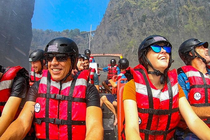 Shearwater Adventure Jet Boat Experience in Victoria Falls - Photos and video: how to capture the ride without losing your phone