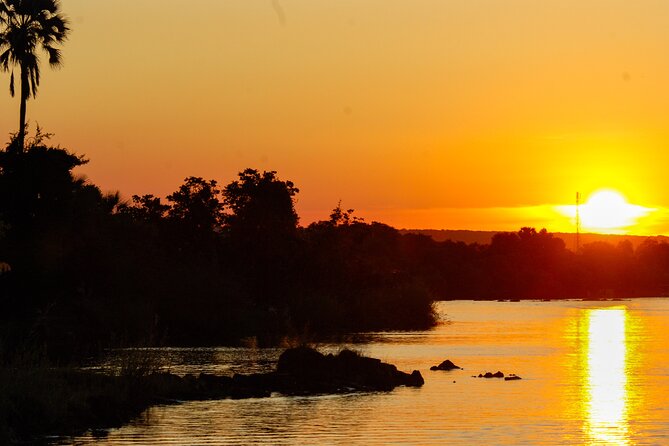 Shearwater River Song Luxury River Cruise - Photography tips for Zimbabwe sunset light from the water