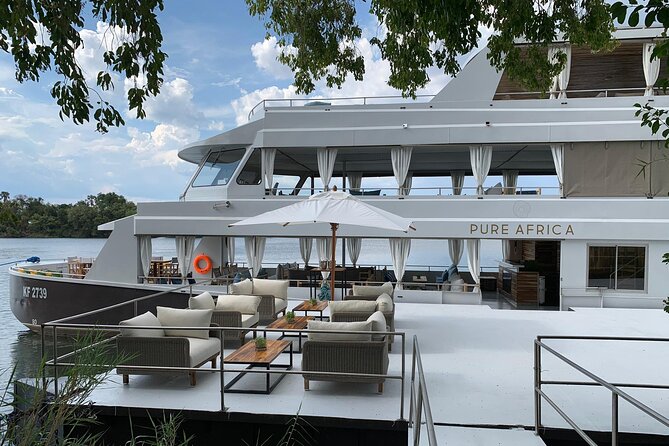 Sunset Cruise Zambezi Explorer & The Eatery Dinner (Combo) - How the group size affects your experience