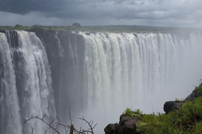 Victoria Falls And Chobe - Day 1 on the Zambezi: boat time that starts the holiday off easy