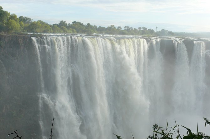 Victoria Falls Guided Tour - Timing, weather, and what to pack for misty viewpoints