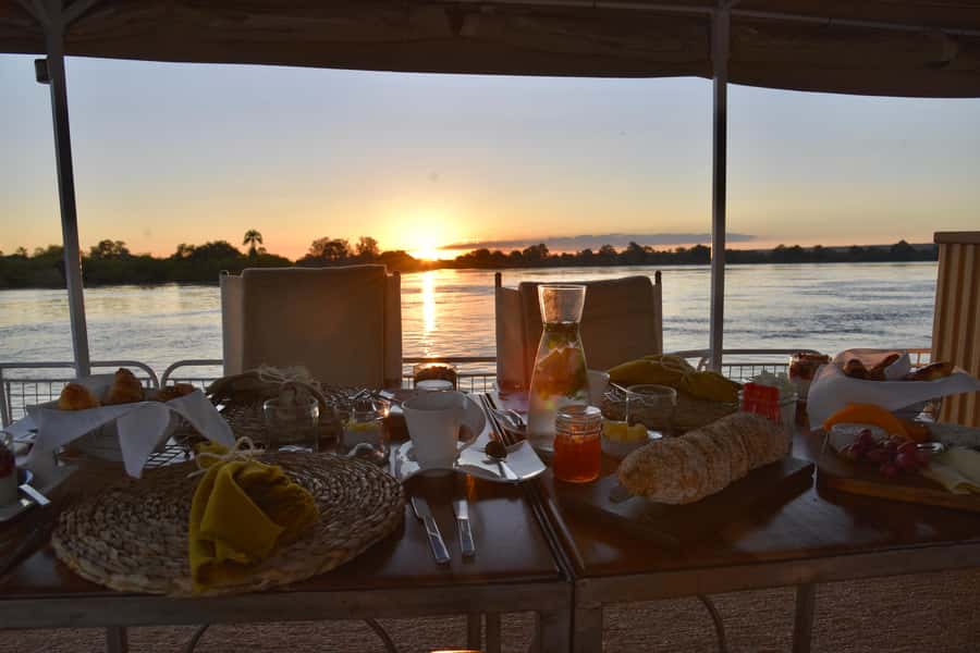 Victoria Falls: Private Sunrise Cruise with Breakfast - Who this sunrise cruise is best for