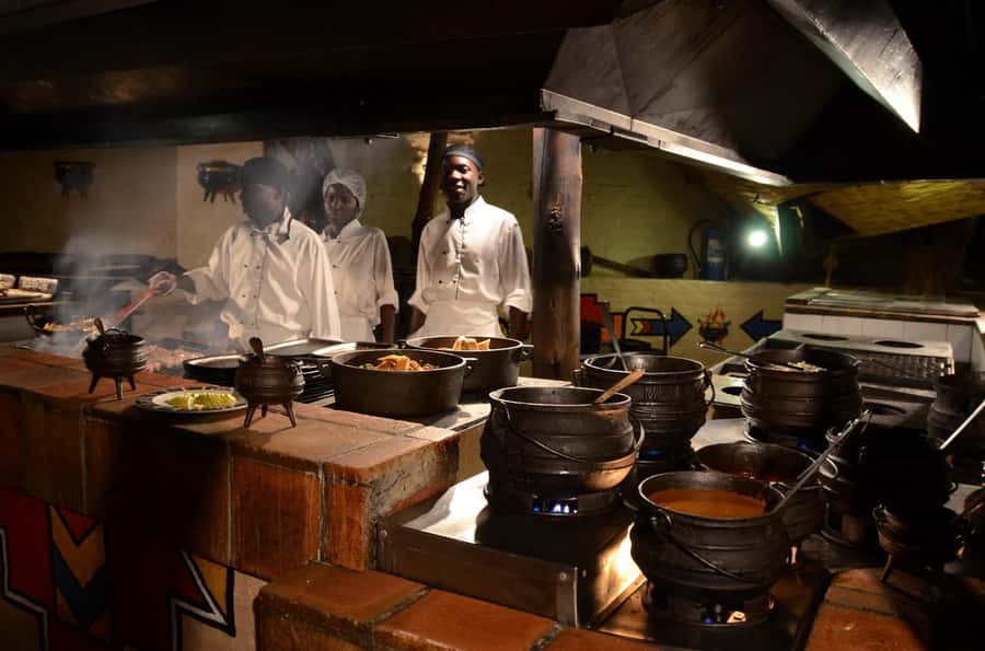 Victoria Falls: The Boma Dinner and Drum Show - Activities on the side, how to keep the evening from dragging