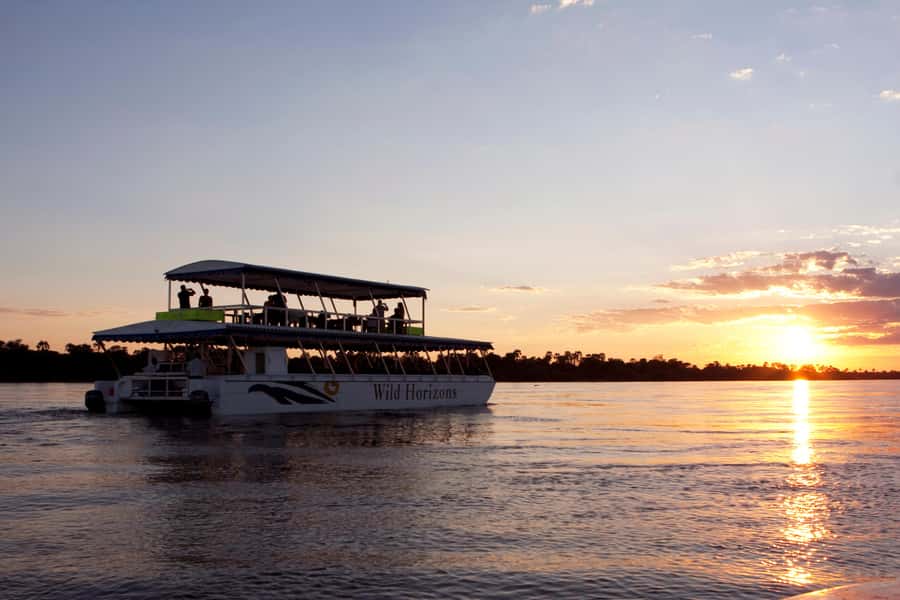 Zimbabwe: Sundowner Cruise (Standard) Zambezi River - Boarding the boat: what the two hours feel like