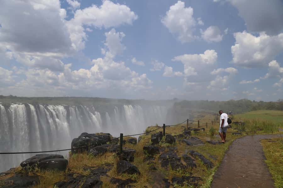 Zimbabwe & Zambia: Guided Tour of the Falls from Both Sides - Price and the real cost of seeing both sides